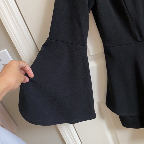 🎀🆕 Black bell sleeve romper dress nwt - Picture 2 of 3